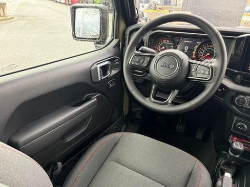 New 2026 Jeep Wrangler Unlimited Rubicon AWD/4WD image 32