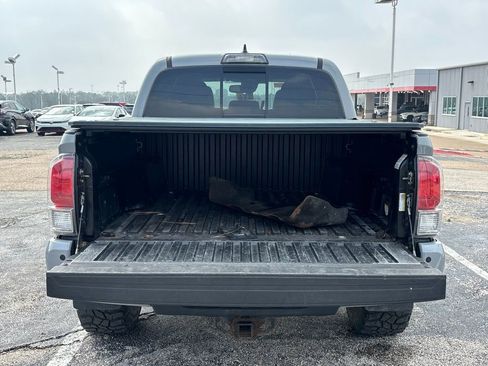 Used 2018 Toyota Tacoma Limited image 6