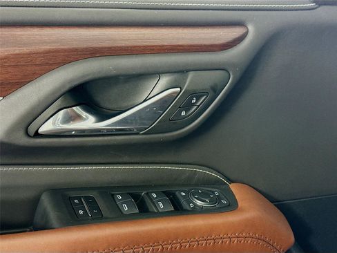 Used 2024 GMC Yukon Denali Ultimate AWD/4WD image 12