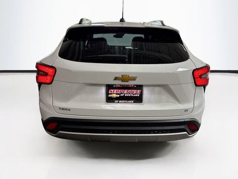Used 2024 Chevrolet Trax LT FWD image 7