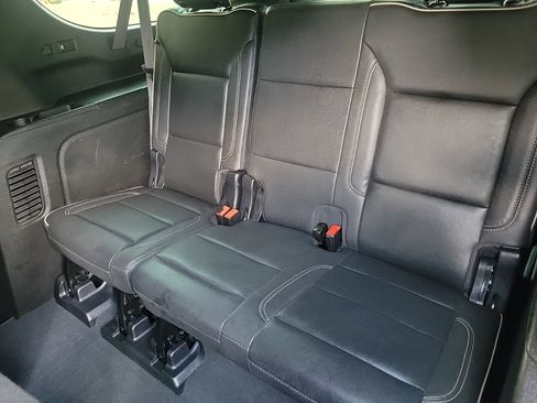 Used 2023 GMC Yukon XL SLT w/ SLT Premium Package image 16