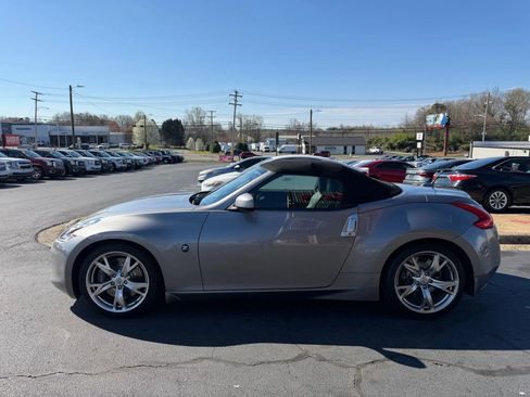 Used 2010 Nissan 370Z Touring w/ Sport Pkg RWD image 4