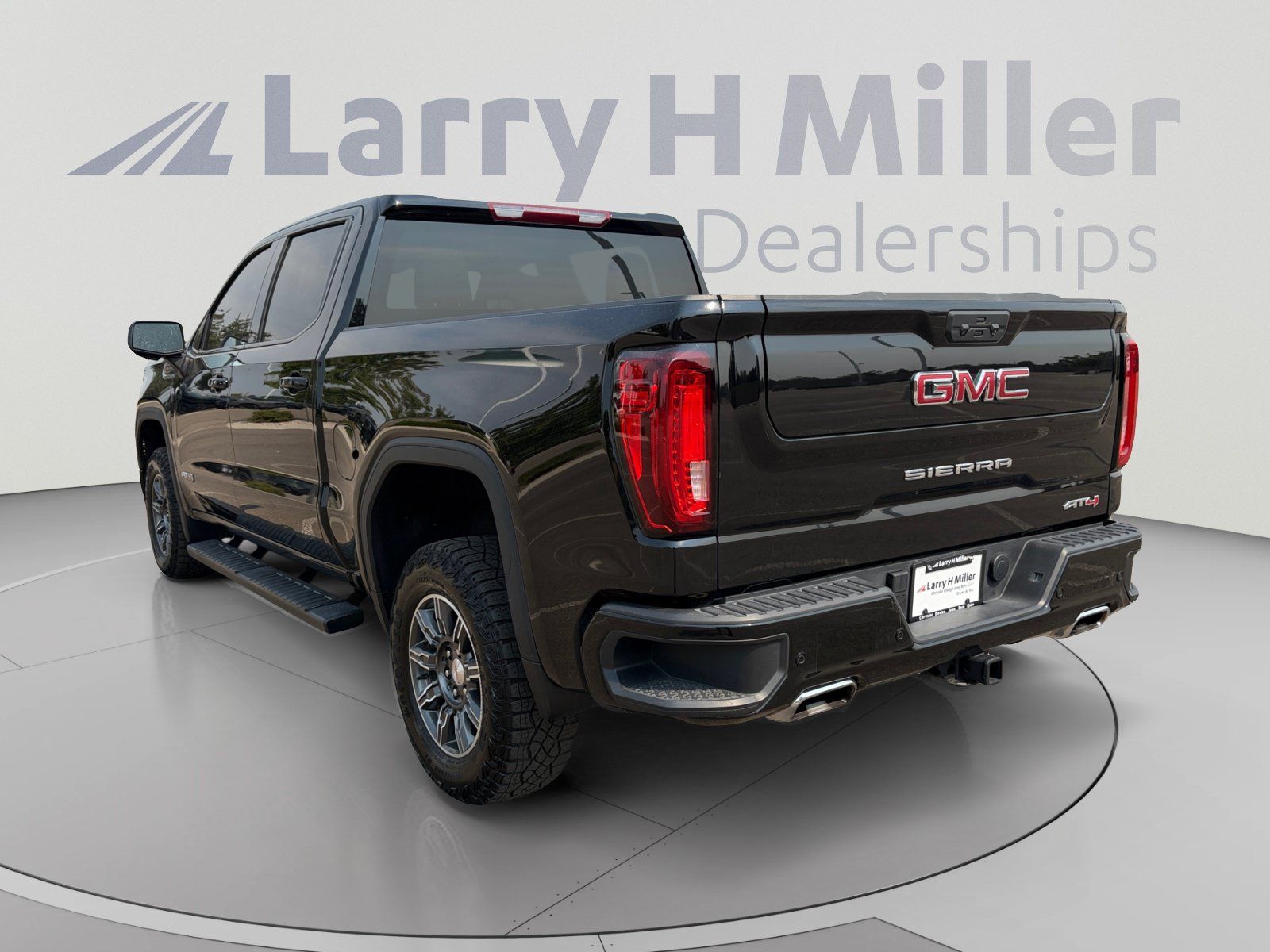 Used 2025 GMC Sierra 1500 AT4 AWD/4WD image 4