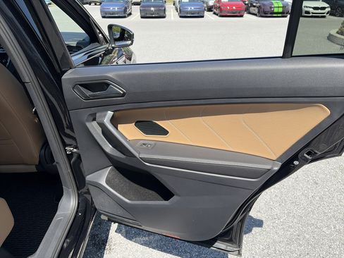 Used 2023 Volkswagen Tiguan SE FWD image 38