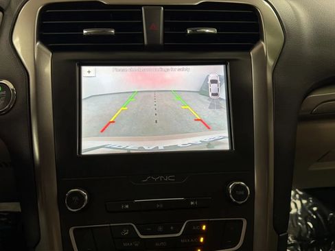 Used 2019 Ford Fusion SE FWD image 14