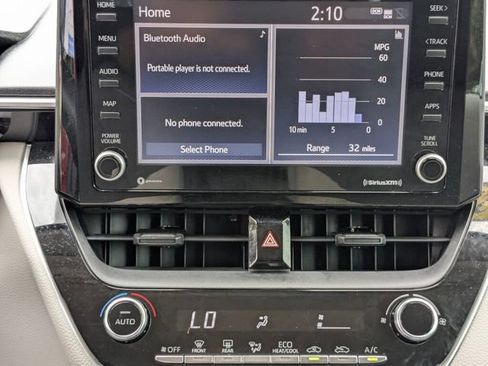 Used 2022 Toyota Corolla LE FWD image 14