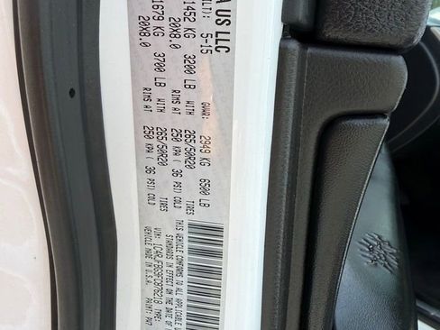 Used 2015 Jeep Grand Cherokee Limited w/ Luxury Group II image 26