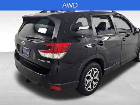 Used 2021 Subaru Forester Premium AWD/4WD image 3