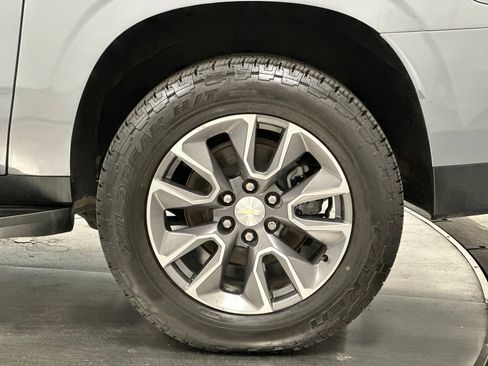 Used 2022 Chevrolet Suburban LT w/ LT Signature Plus Package RWD image 27