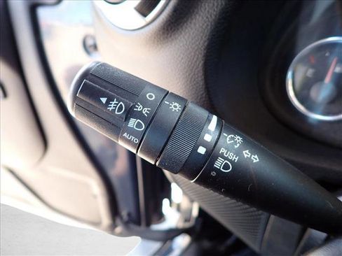 Used 2018 Jeep Wrangler Unlimited Sahara w/ Connectivity Group AWD/4WD image 17