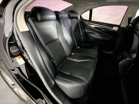 Used 2015 Lexus LS 460 w/ Comfort Package image 19