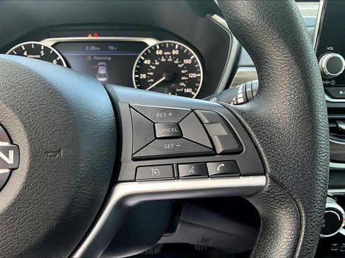 Used 2024 Nissan Altima 2.5 SV FWD image 12