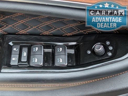 Used 2022 Jeep Grand Cherokee Summit AWD/4WD image 19
