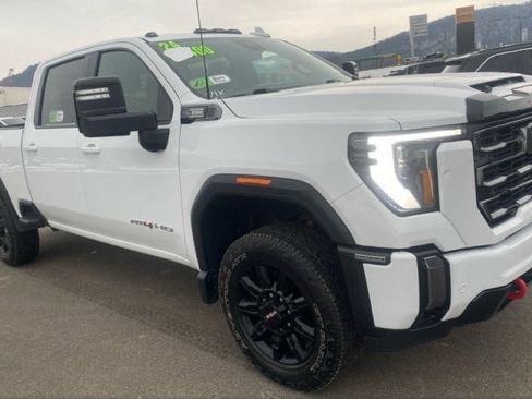 Used 2024 GMC Sierra 2500 AT4 w/ AT4 Preferred Package image 2