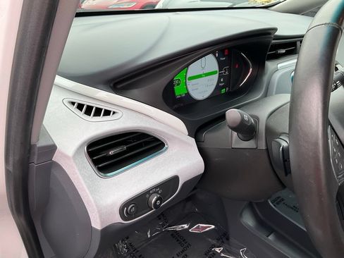 Used 2017 Chevrolet Bolt Premier FWD image 18