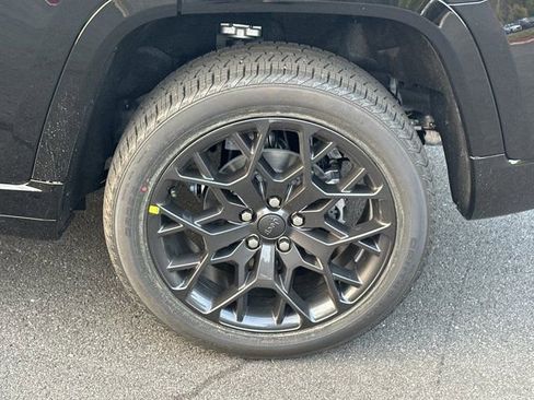 New 2025 Jeep Grand Cherokee Summit image 18