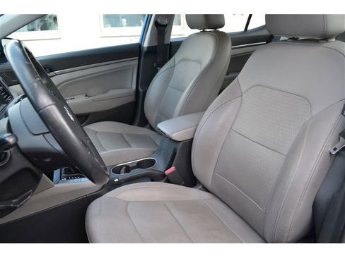 Used 2017 Hyundai Elantra Limited image 10