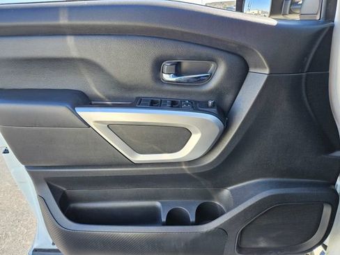 Used 2021 Nissan Titan SV w/ SV Convenience Package image 30