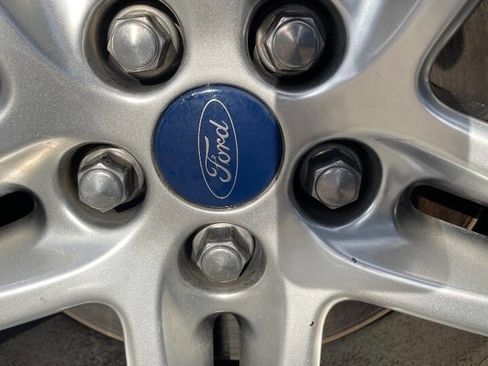 Used 2017 Ford Edge Titanium FWD image 34