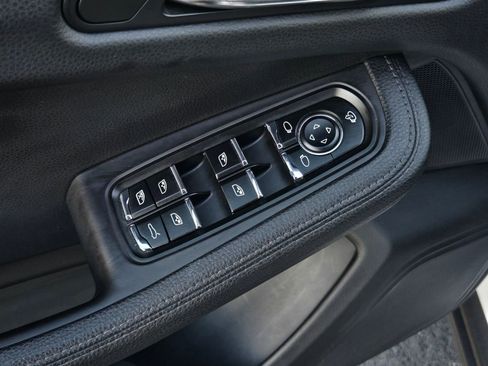 Used 2024 Porsche Macan AWD/4WD image 10