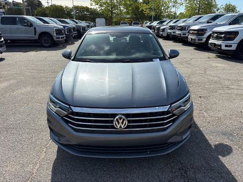 Used 2019 Volkswagen Jetta SE FWD image 2