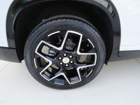 New 2026 Chevrolet Traverse High Country FWD image 11