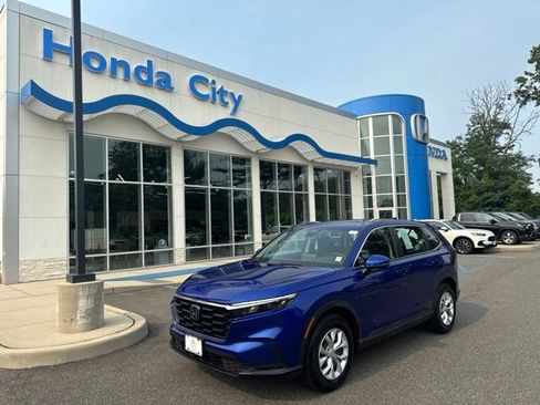 Used 2023 Honda CR-V LX image 2