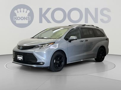 Used 2025 Toyota Sienna XLE Woodland Edition