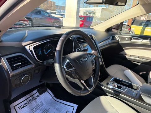 Used 2019 Ford Fusion SE w/ Equipment Group 151A image 19