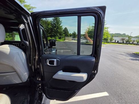 Used 2023 Jeep Wrangler Unlimited Sahara AWD/4WD image 25