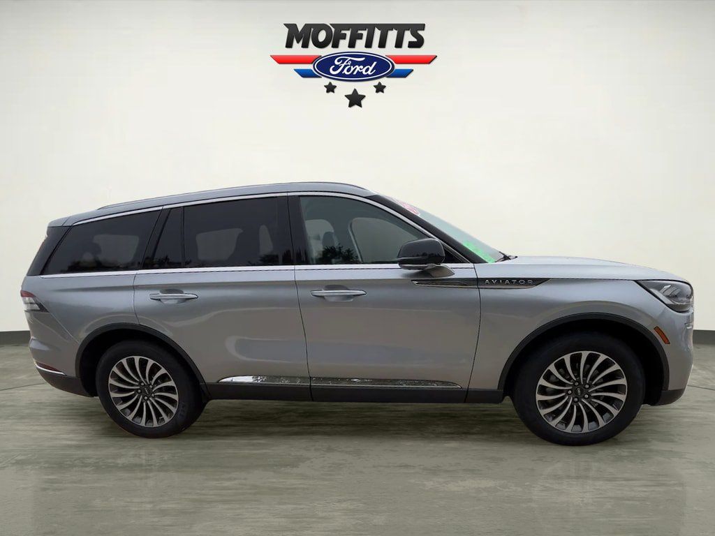 Used 2023 Lincoln Aviator Reserve AWD/4WD image 6