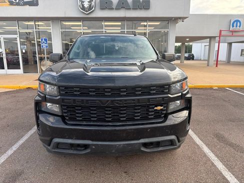 Used 2019 Chevrolet Silverado 1500 Custom w/ Custom Value Package AWD/4WD image 9