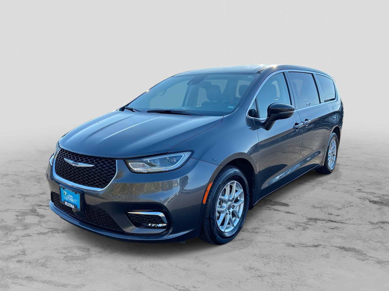 Used 2023 Chrysler Pacifica Touring-L FWD image 1
