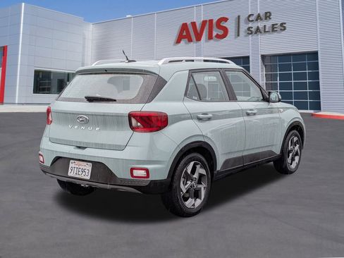 Used 2025 Hyundai Venue SEL image 6