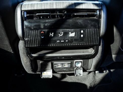 Used 2024 Jeep Wagoneer L Series II w/ Flexible Seating Group image 34