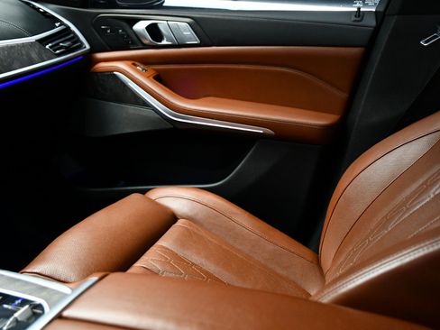 Used 2022 BMW X7 M50i w/ Executive Package image 38