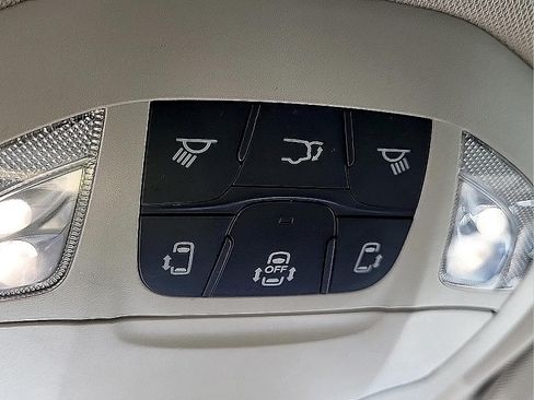 Used 2024 Chrysler Pacifica Touring-L FWD image 26