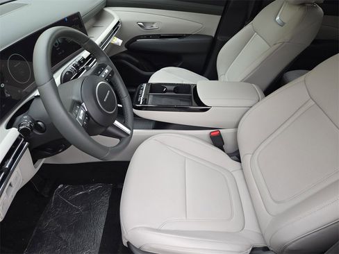 Used 2025 Hyundai Tucson Limited image 9
