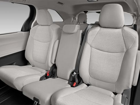 Used 2025 Toyota Sienna LE AWD/4WD image 8
