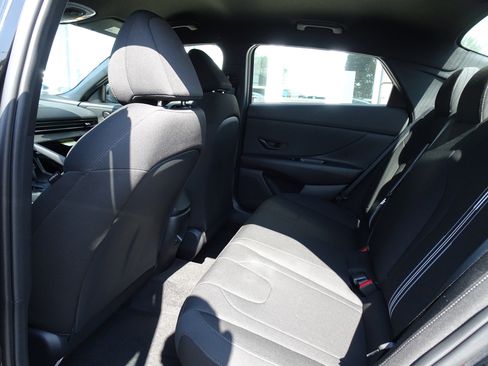 New 2025 Hyundai Elantra SEL image 12