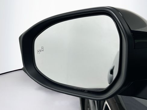 Used 2026 Toyota Prius XLE FWD image 16