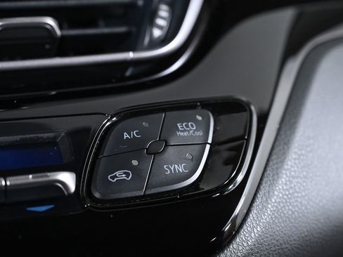 Used 2020 Toyota C-HR LE image 18