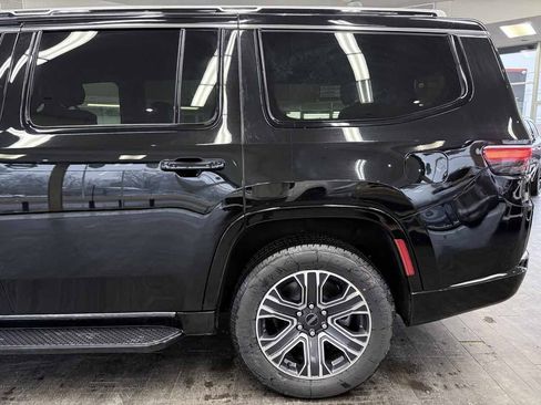 Used 2025 Jeep Wagoneer Series II AWD/4WD image 16