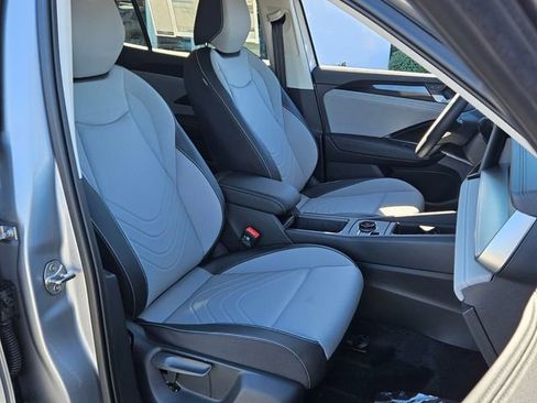 New 2026 Volkswagen Tiguan SE FWD image 17