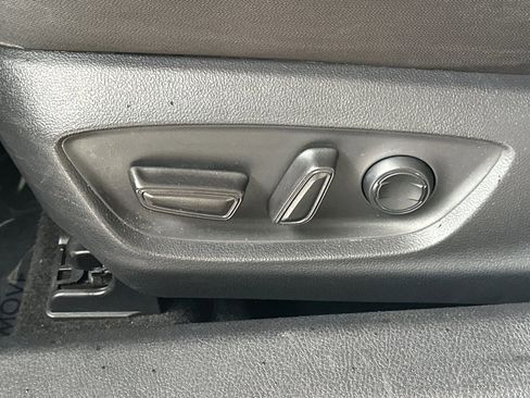 Used 2019 Toyota Camry LE image 14