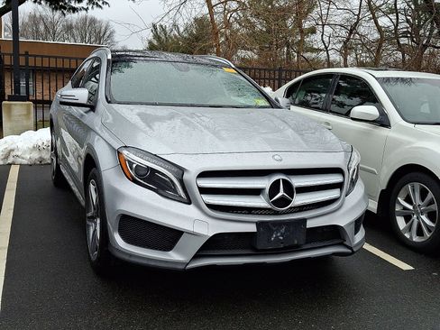 Used 2015 Mercedes-Benz GLA 250 4MATIC image 2