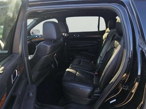 Used 2016 Lincoln MKT AWD image 7