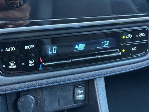 Used 2018 Toyota Corolla SE FWD image 19