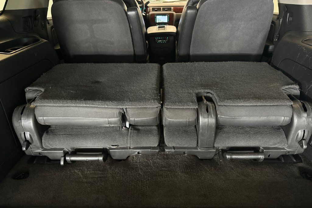 Used 2013 Chevrolet Tahoe LTZ RWD image 16