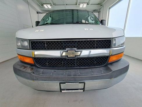 Used 2017 Chevrolet Express 2500 RWD image 3